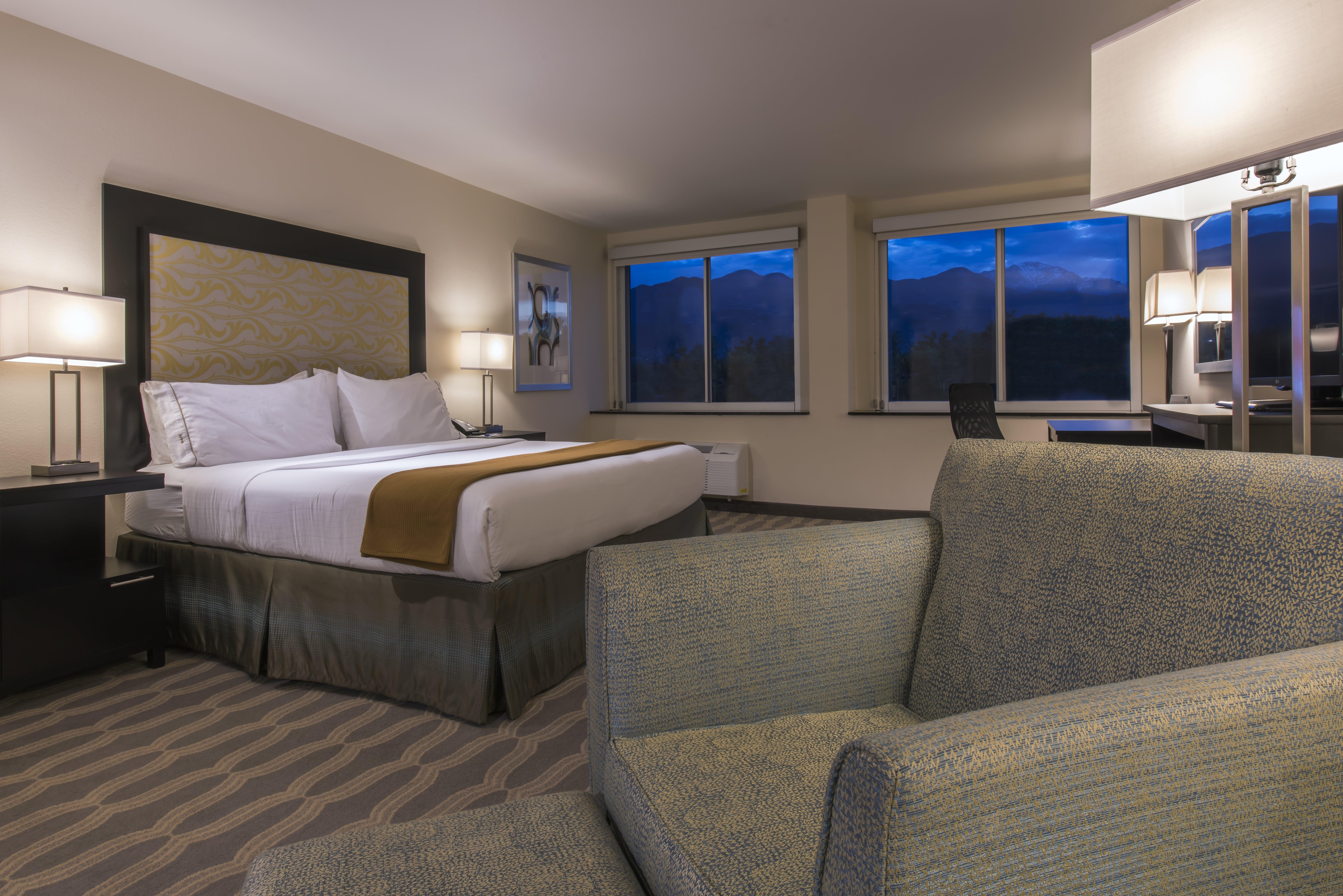 Holiday Inn Express & Suites Colorado Springs Central By Ihg Ngoại thất bức ảnh