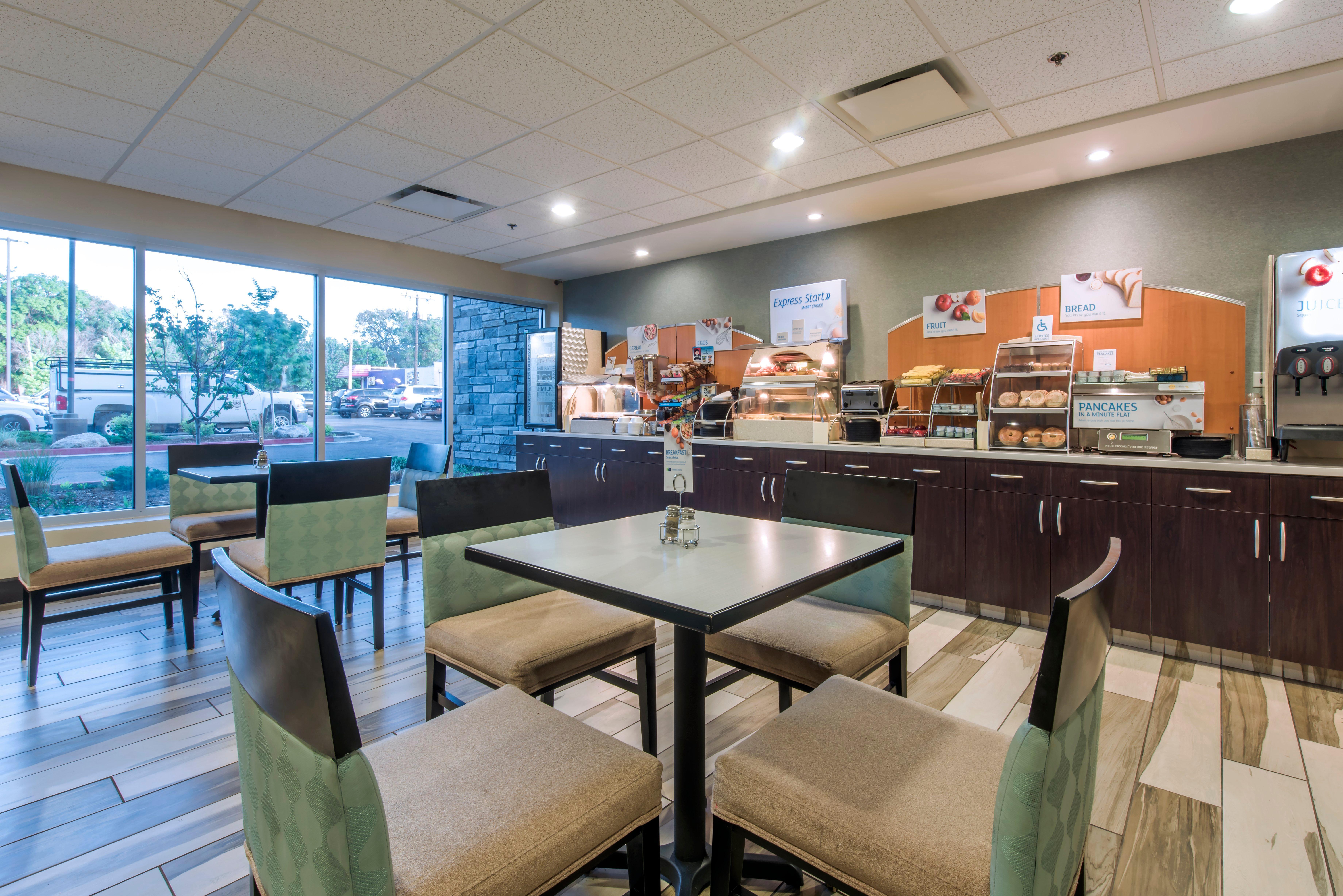 Holiday Inn Express & Suites Colorado Springs Central By Ihg Ngoại thất bức ảnh
