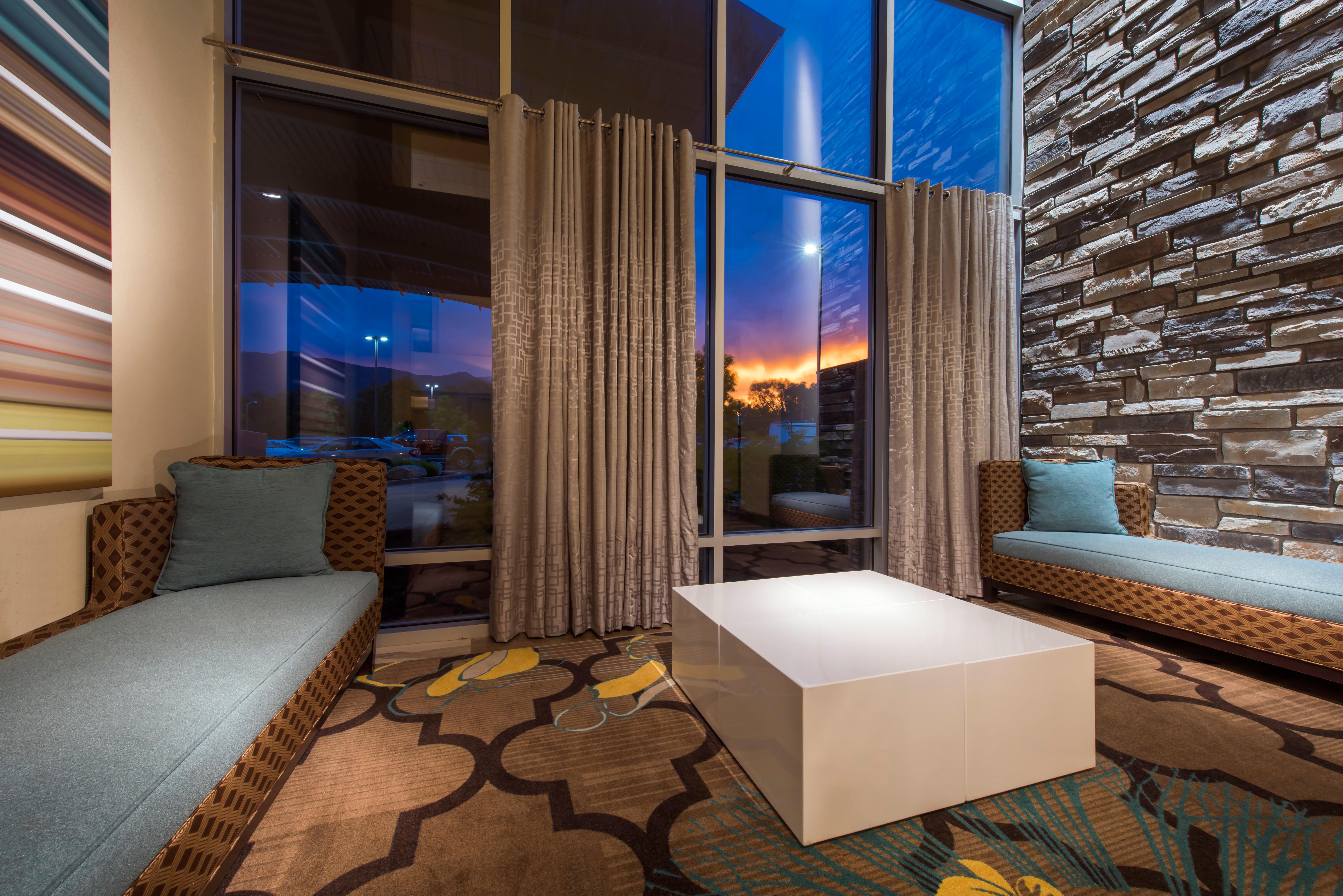 Holiday Inn Express & Suites Colorado Springs Central By Ihg Ngoại thất bức ảnh