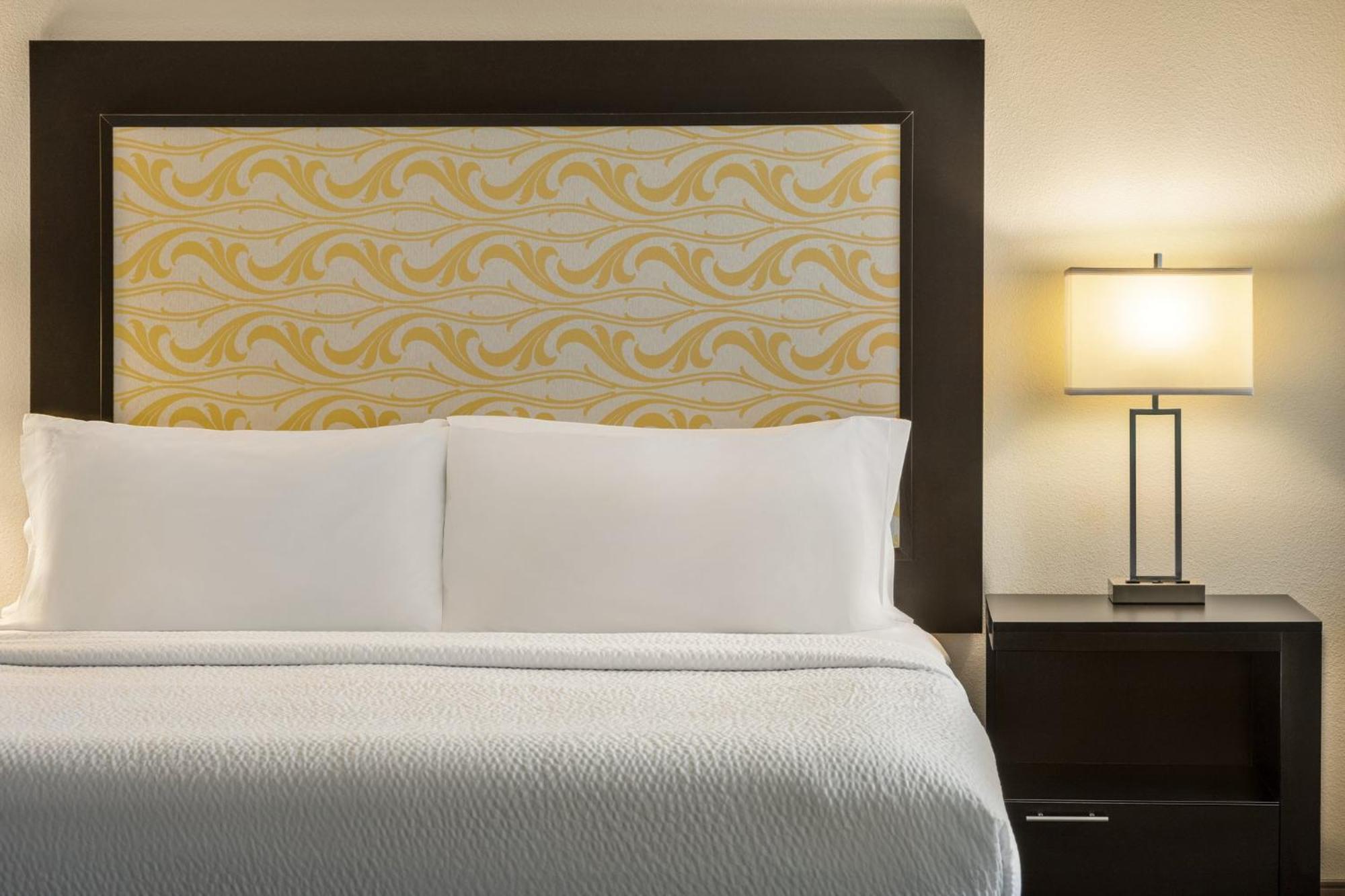 Holiday Inn Express & Suites Colorado Springs Central By Ihg Ngoại thất bức ảnh