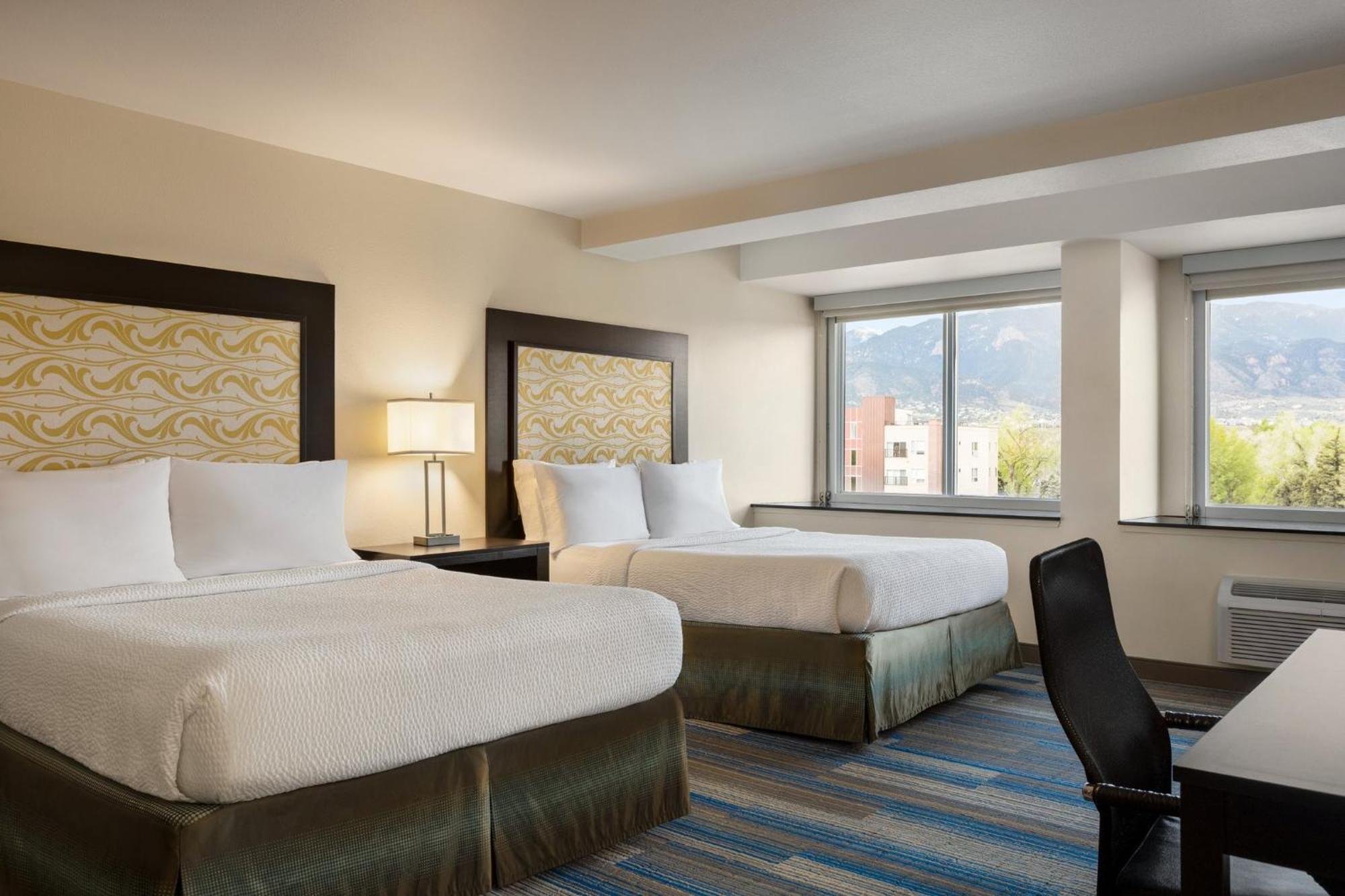 Holiday Inn Express & Suites Colorado Springs Central By Ihg Ngoại thất bức ảnh