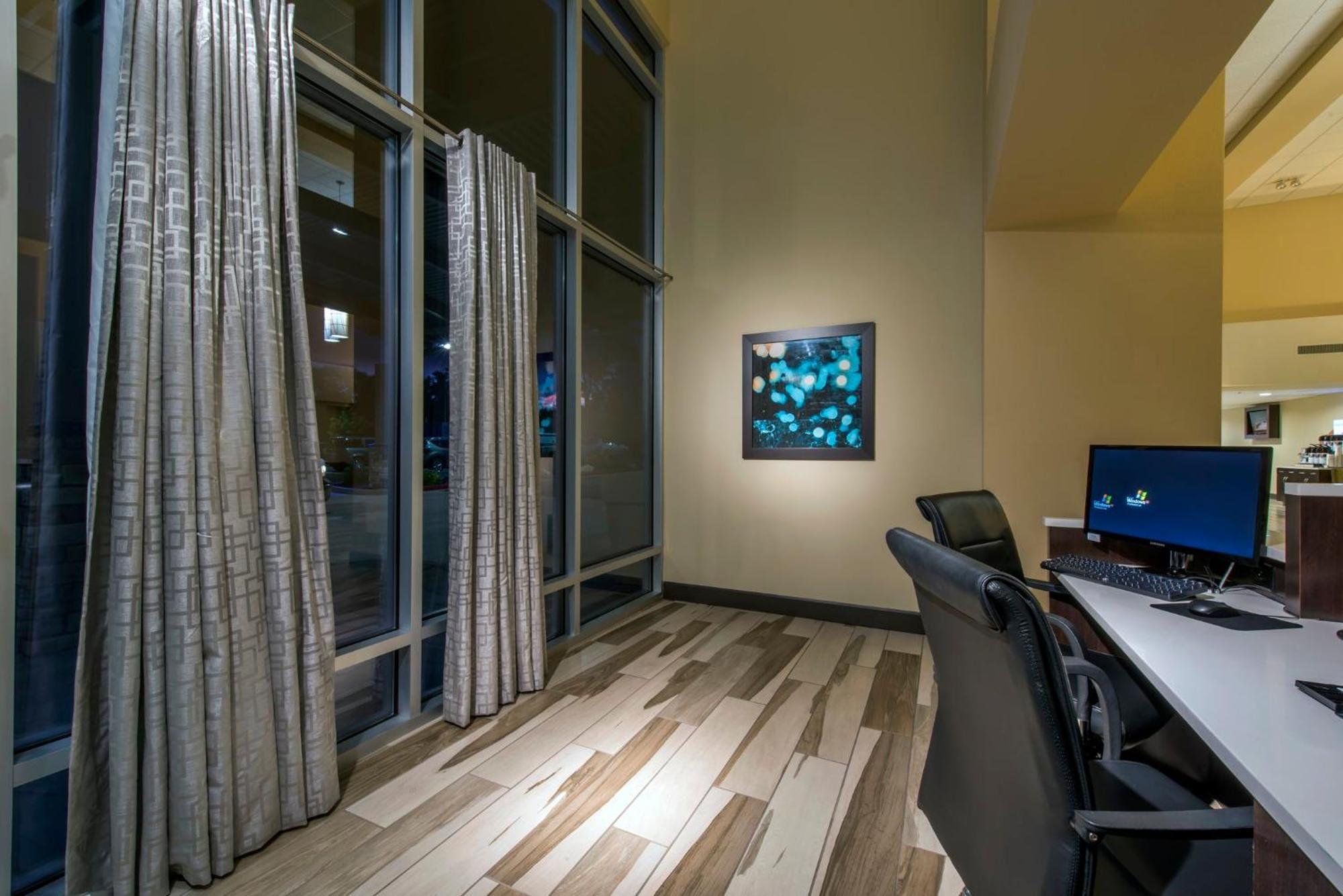 Holiday Inn Express & Suites Colorado Springs Central By Ihg Ngoại thất bức ảnh